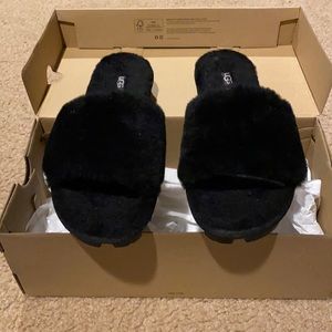 Ugg slide slippers black fuzzy